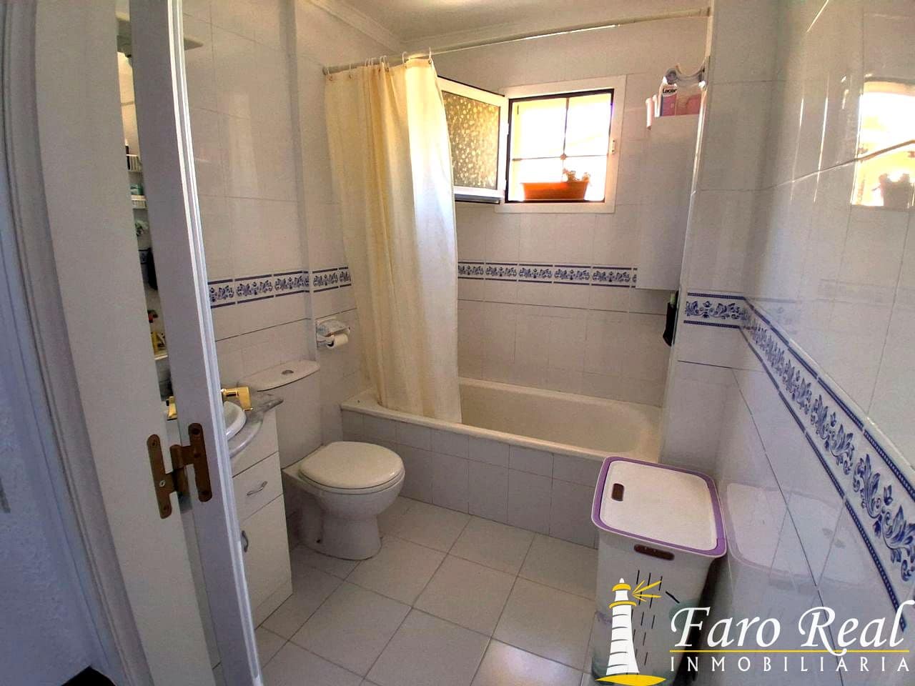 3 bedroom Villa for sale in Sanlucar de Barrameda with garage - € 235,000 (Ref: 9471267)