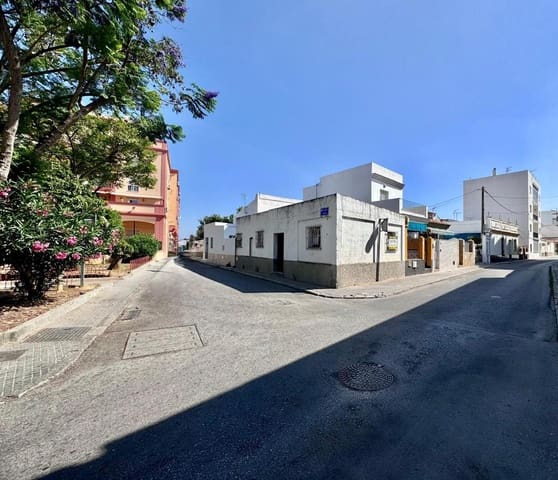 2 bedroom Villa for sale in Sanlúcar de Barrameda - € 90,000 (Ref: 9494744)