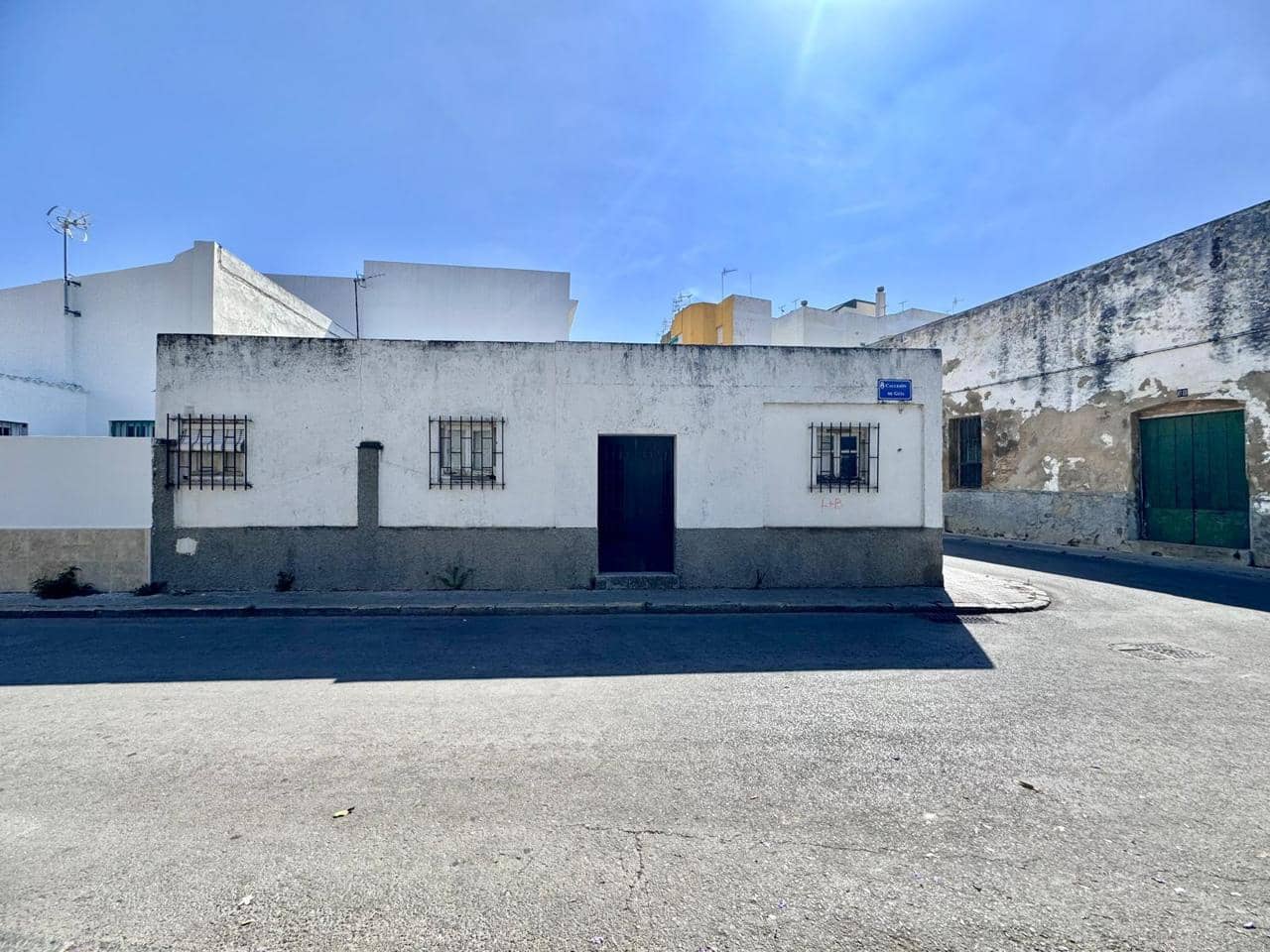 2 bedroom Villa for sale in Sanlucar de Barrameda - € 90,000 (Ref: 9494744)