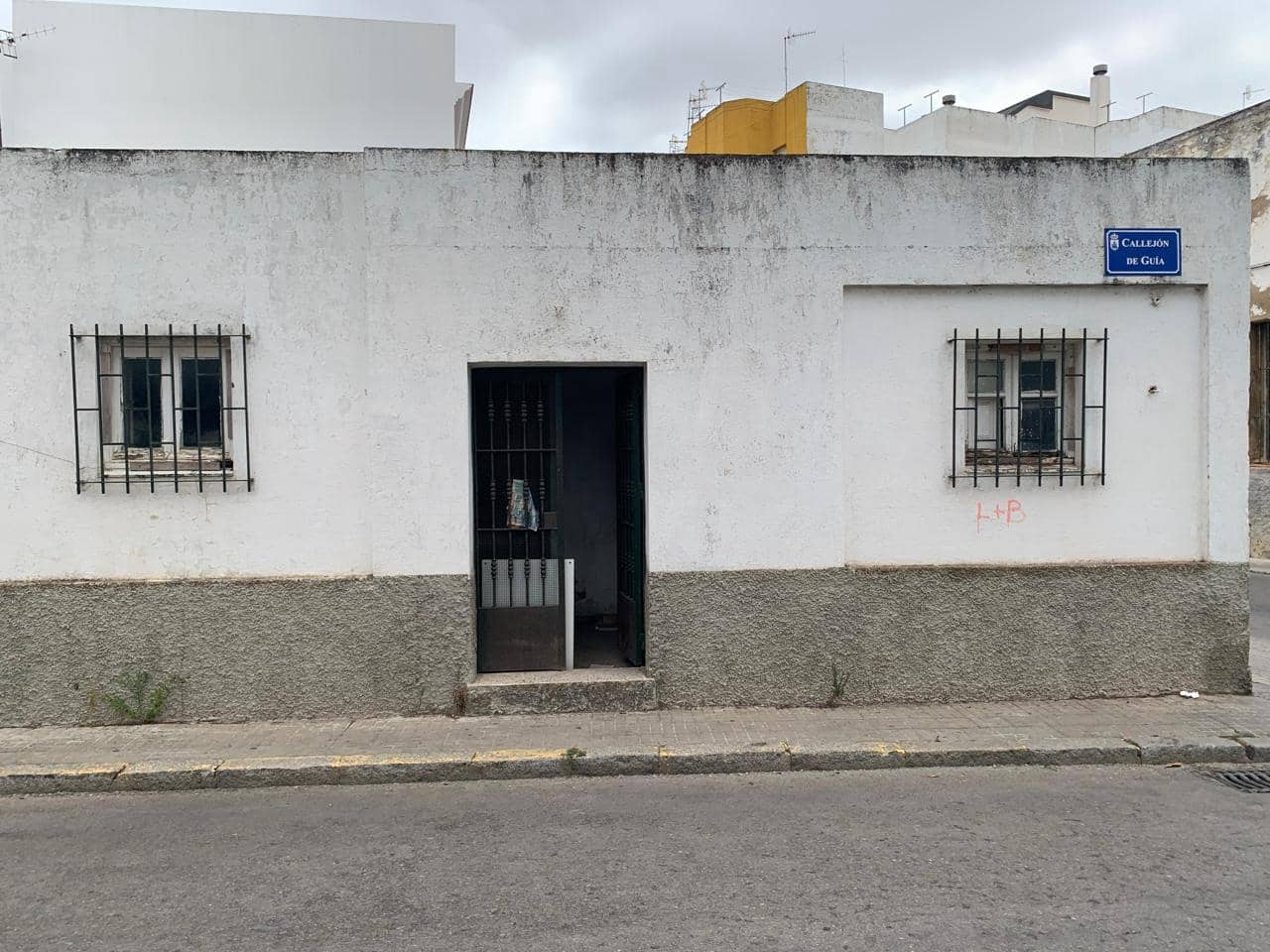 2 bedroom Villa for sale in Sanlucar de Barrameda - € 90,000 (Ref: 9494744)