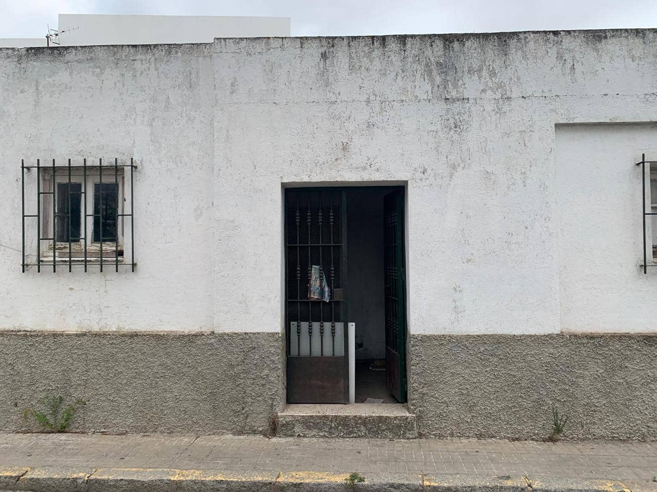 2 bedroom Villa for sale in Sanlucar de Barrameda - € 90,000 (Ref: 9494744)