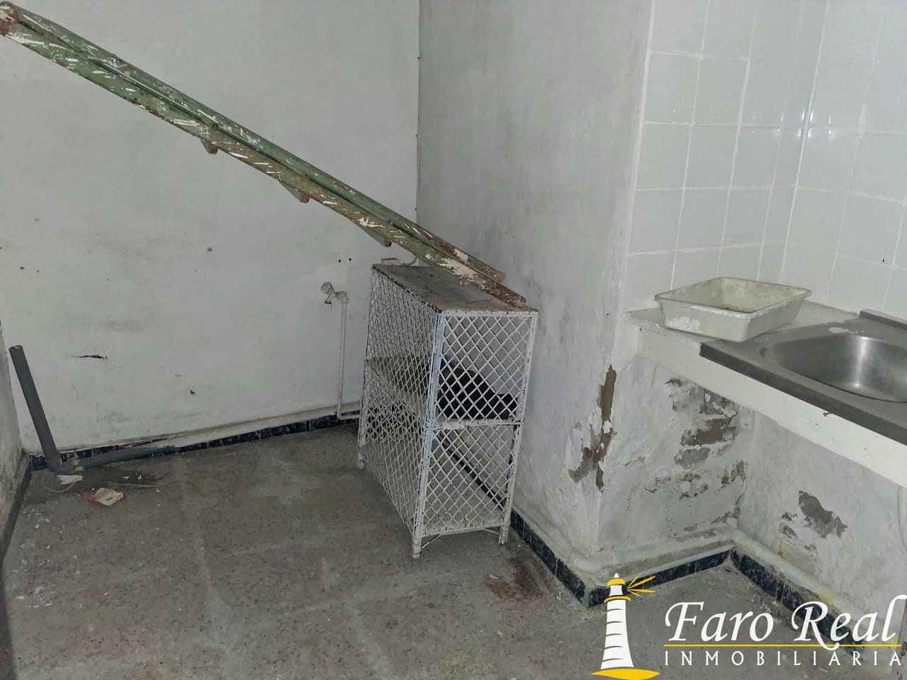 2 bedroom Villa for sale in Sanlucar de Barrameda - € 90,000 (Ref: 9494744)