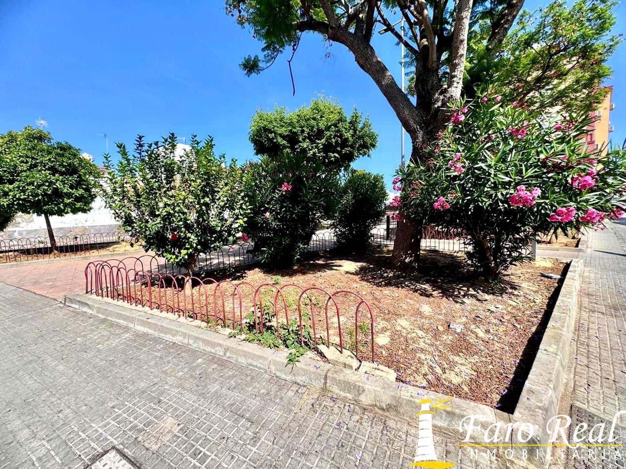 2 bedroom Villa for sale in Sanlucar de Barrameda - € 90,000 (Ref: 9494744)