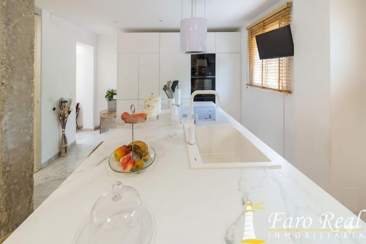 5 bedroom Villa for sale in Sanlucar de Barrameda - € 460,000 (Ref: 9502923)