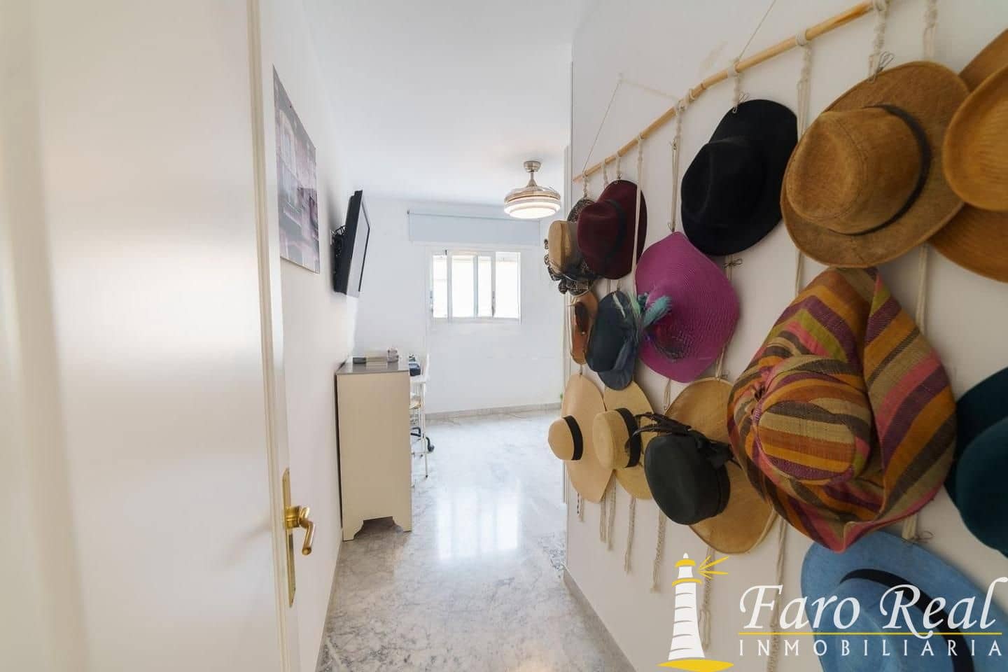 5 bedroom Villa for sale in Sanlucar de Barrameda - € 460,000 (Ref: 9502923)