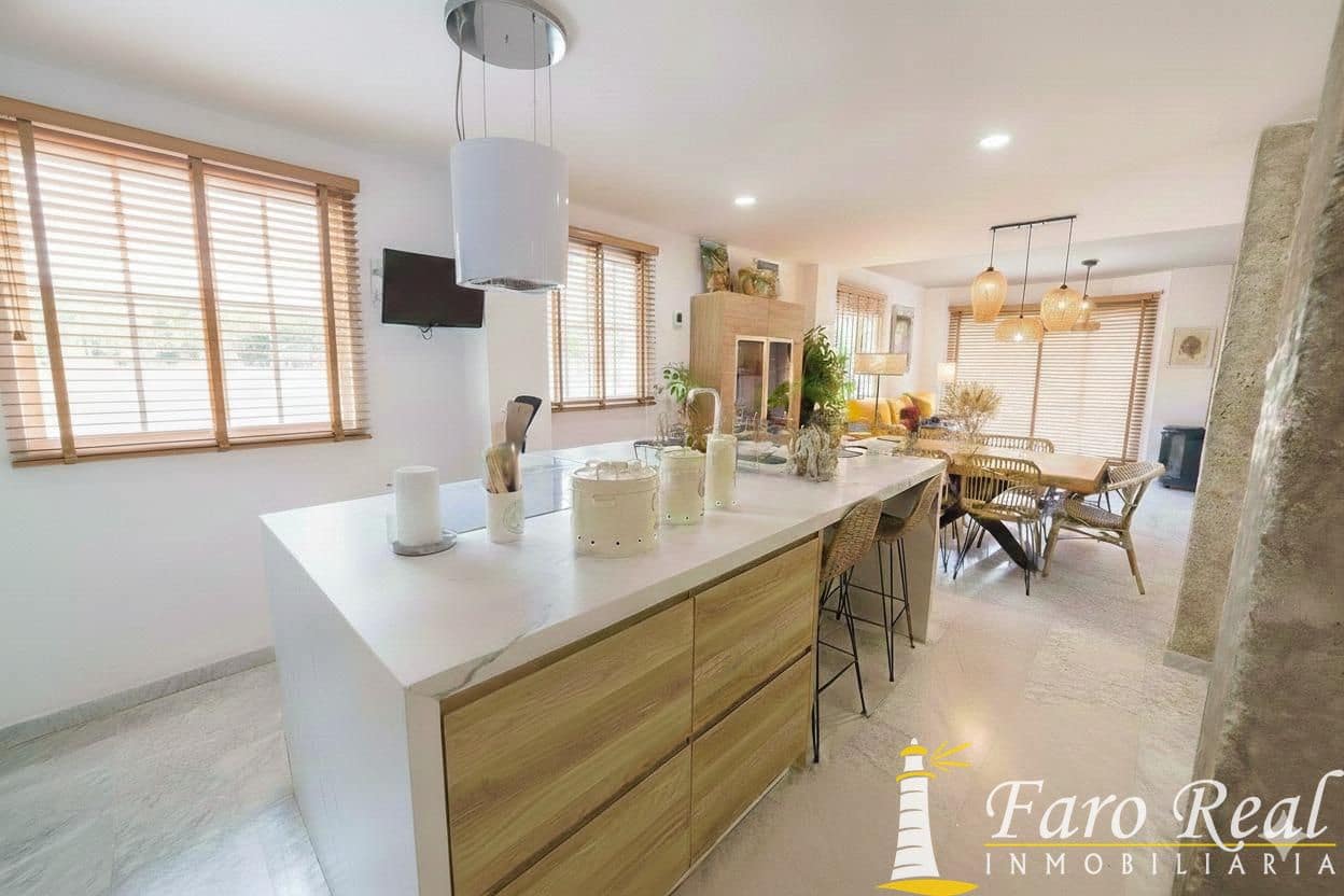 5 bedroom Villa for sale in Sanlucar de Barrameda - € 460,000 (Ref: 9502923)