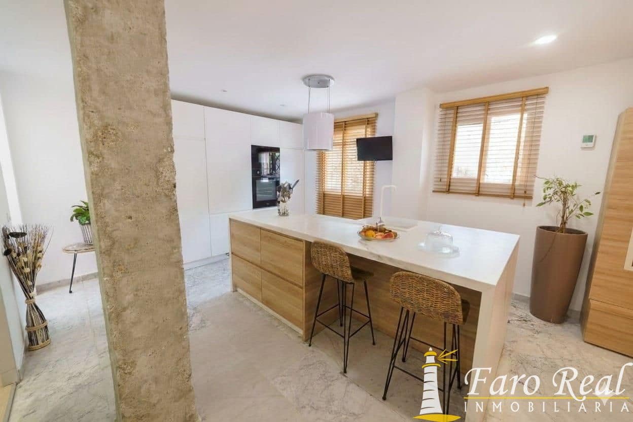 5 bedroom Villa for sale in Sanlucar de Barrameda - € 460,000 (Ref: 9502923)
