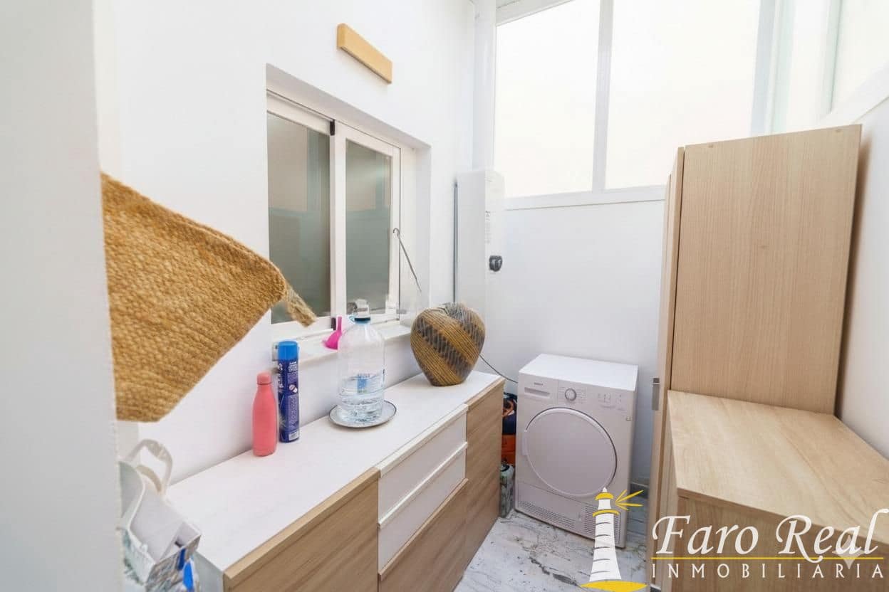 5 bedroom Villa for sale in Sanlucar de Barrameda - € 460,000 (Ref: 9502923)