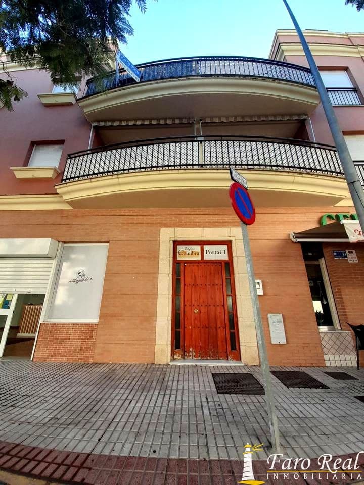 3 bedroom Flat for rent in Sanlucar de Barrameda with garage - € 750 (Ref: 9531977)