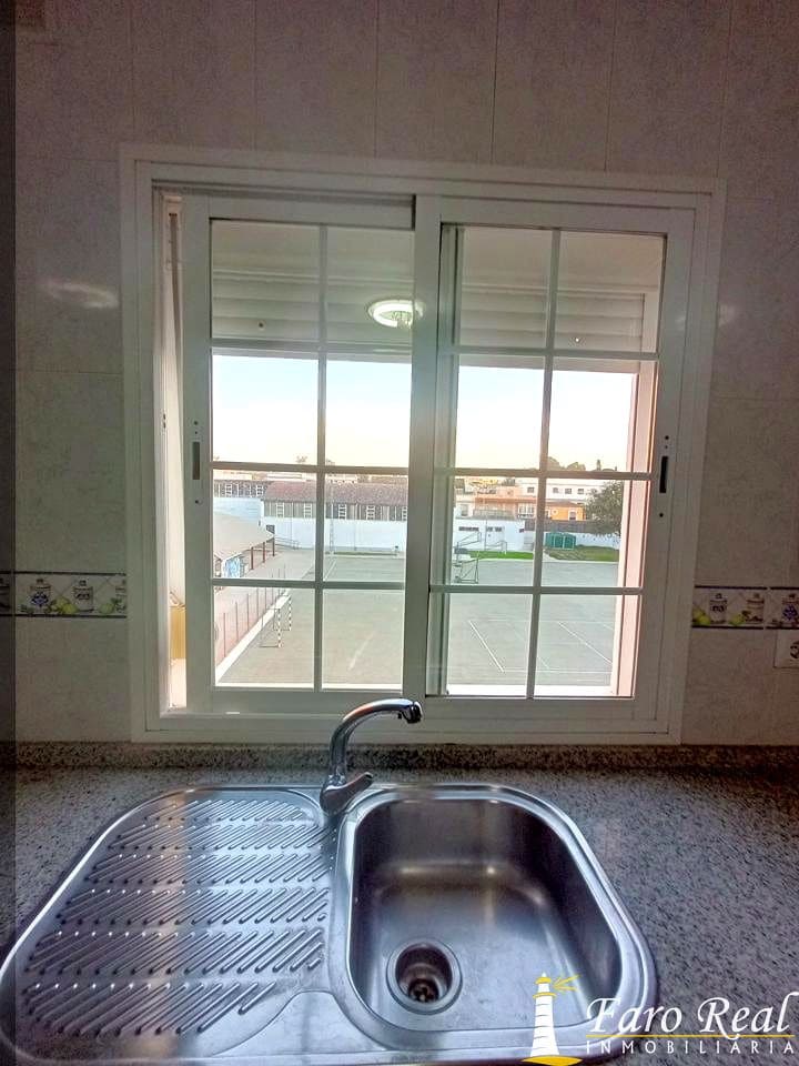 3 bedroom Flat for rent in Sanlucar de Barrameda with garage - € 750 (Ref: 9531977)
