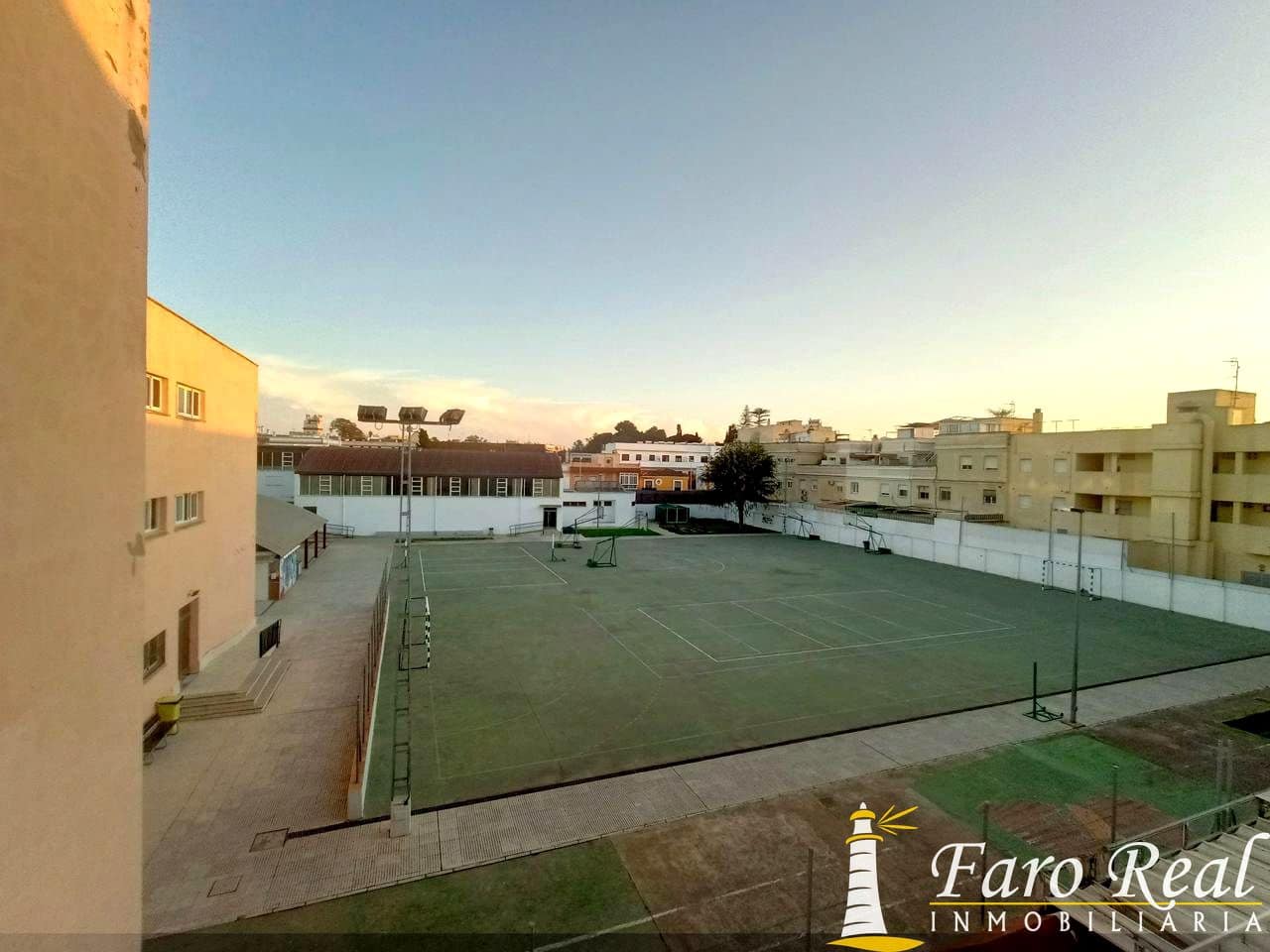 3 bedroom Flat for rent in Sanlucar de Barrameda with garage - € 750 (Ref: 9531977)