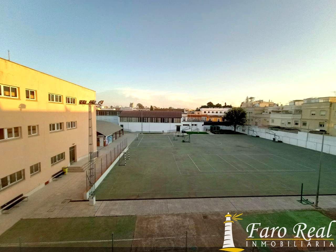 3 bedroom Flat for rent in Sanlucar de Barrameda with garage - € 750 (Ref: 9531977)