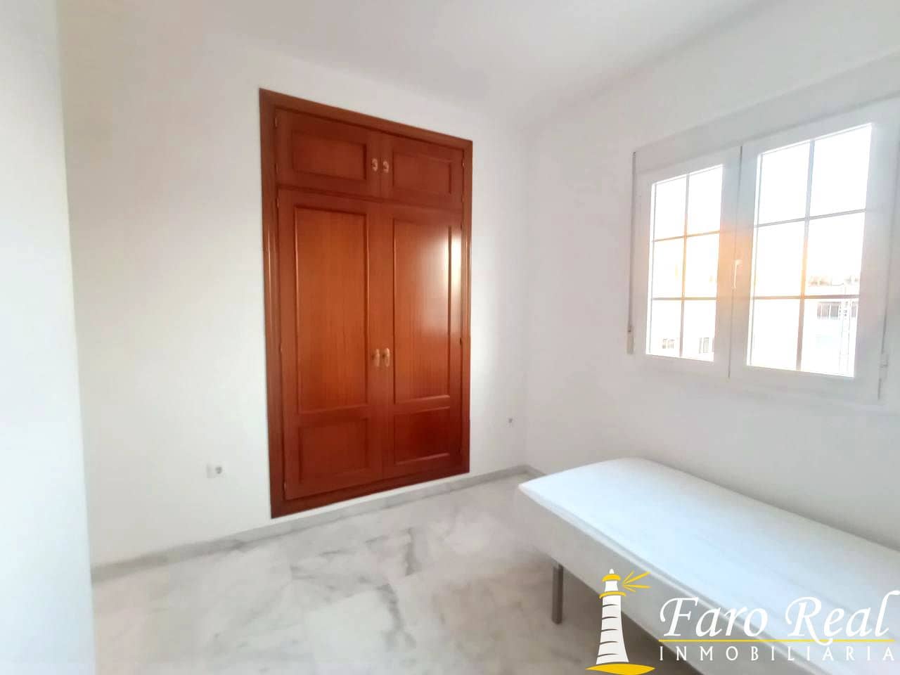 3 bedroom Flat for rent in Sanlucar de Barrameda with garage - € 750 (Ref: 9531977)