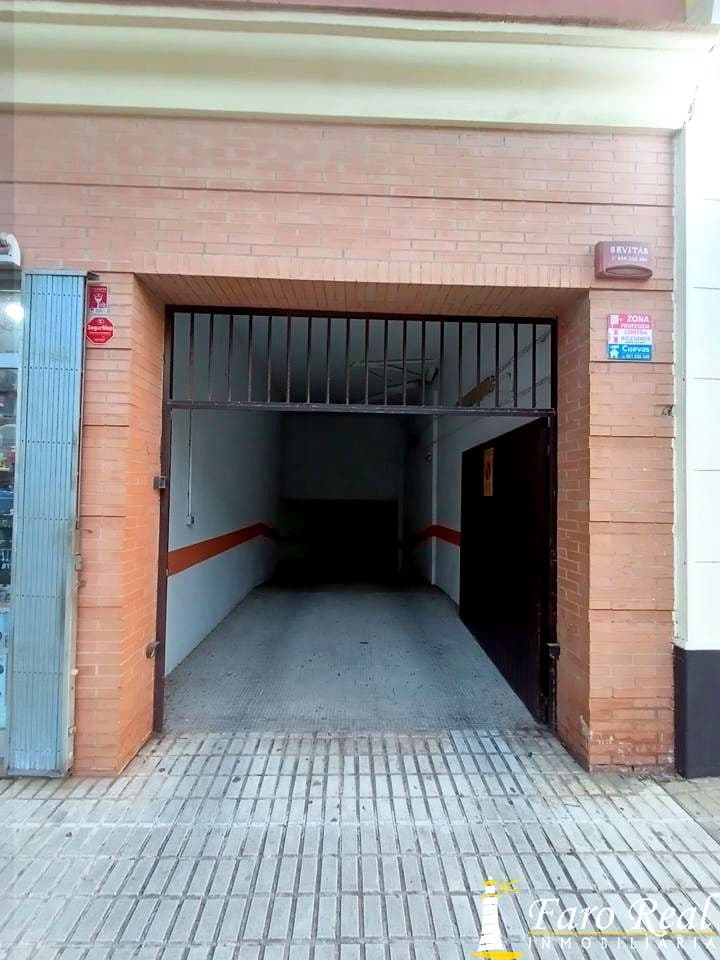 3 bedroom Flat for rent in Sanlucar de Barrameda with garage - € 750 (Ref: 9531977)