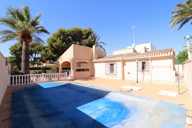4 bedroom Villa for sale in Punta Prima, Orihuela with pool - € 570,000 (Ref: 7750599)