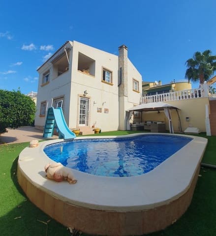 Chalet de 3 habitaciones en Playa Flamenca, Orihuela en venta con piscina - 420.000 € (Ref: 7797455)
