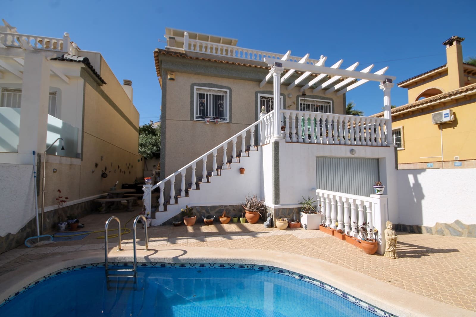 5 bedroom Villa for sale in Villamartin with pool garage - € 249,999 (Ref: 8774829)