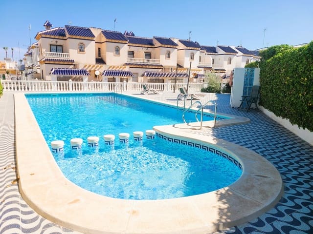 3 makuuhuone Omakotitalo myytävänä paikassa Playa Flamenca, Orihuela mukana uima-altaan 
autotalli - 214 950 € (Ref: 8920775)