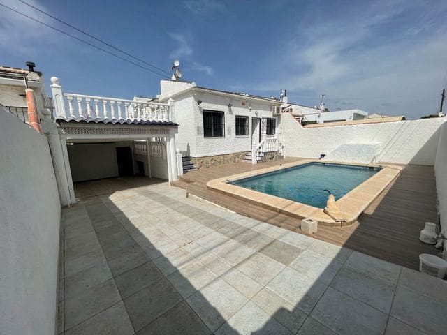 3 quarto Moradia Geminada para venda em San Luis, Torrevieja com piscina garagem - 289 000 € (Ref: 8956551)
