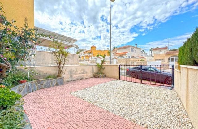 2 bedroom Apartment for sale in Villamartin with pool - € 128,000 (Ref: 8980051)