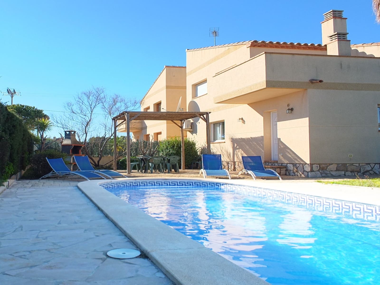 4 soveværelse Semi-Rækkehus til salg i L'Ametlla de Mar med swimmingpool garage - € 325.000 (Ref: 9823832)