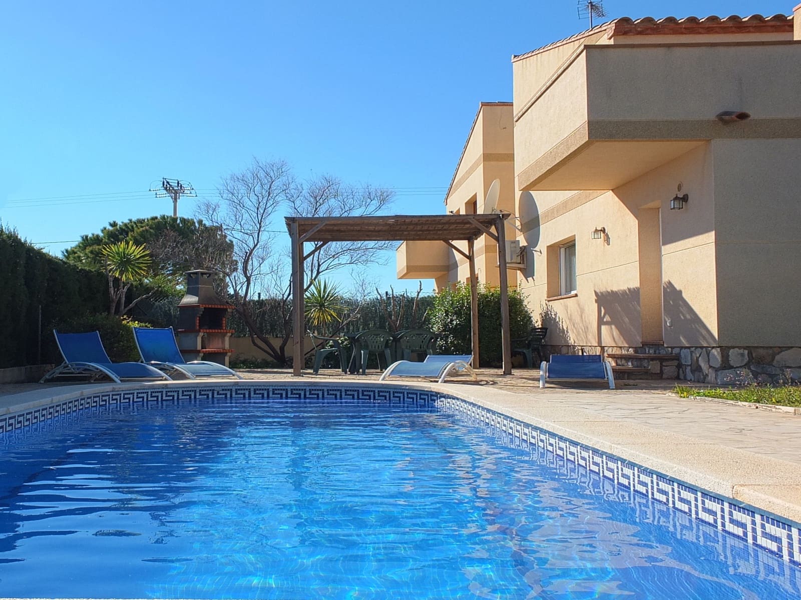 4 soveværelse Semi-Rækkehus til salg i L'Ametlla de Mar med swimmingpool garage - € 325.000 (Ref: 9823832)