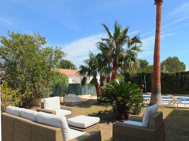 4 soveværelse Semi-Rækkehus til salg i L'Ametlla de Mar med swimmingpool garage - € 325.000 (Ref: 9823832)