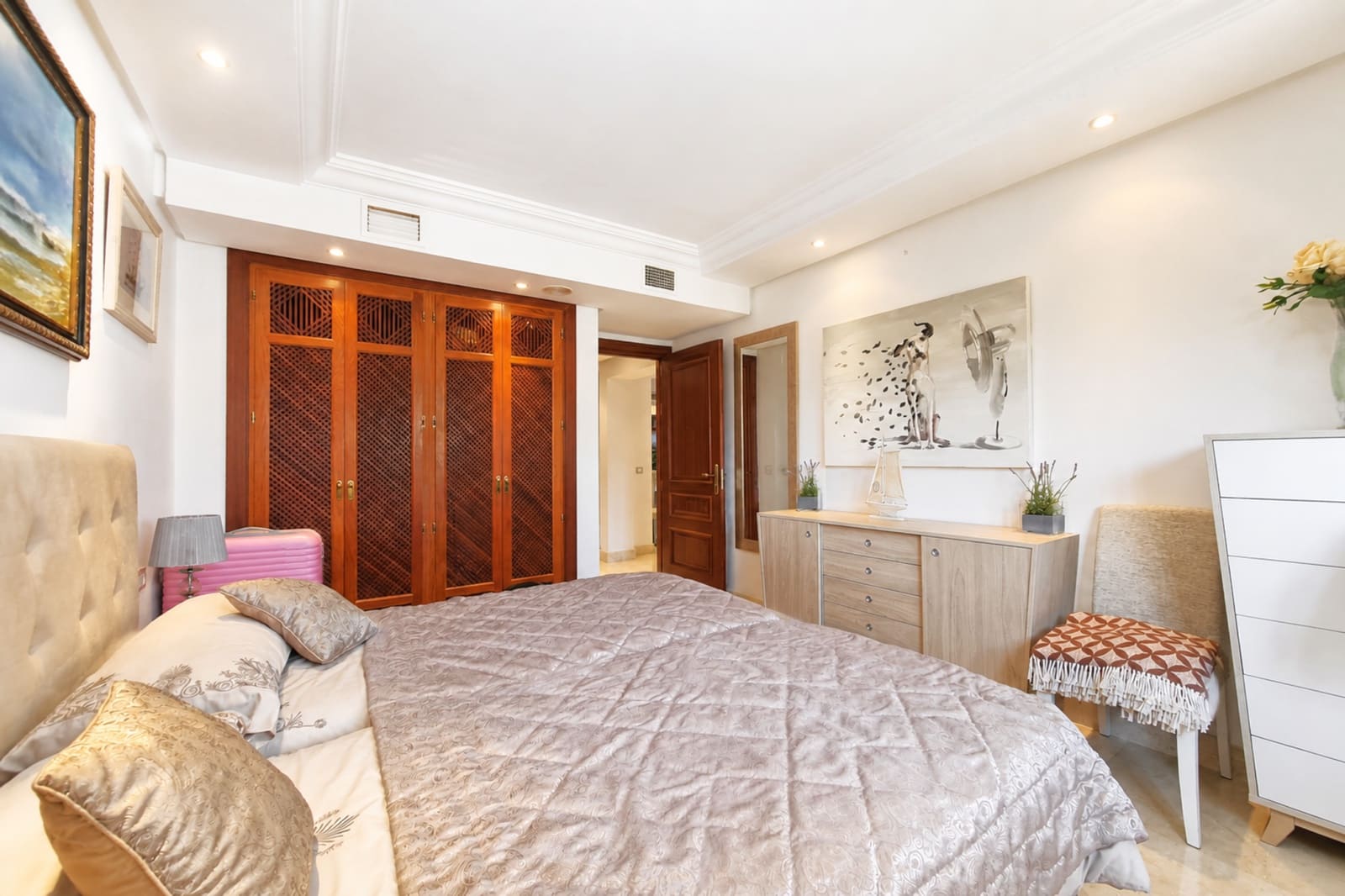 2 Zimmer Apartment zu verkaufen in Estepona mit Pool Garage - 750.000 € (Ref: 10017239)