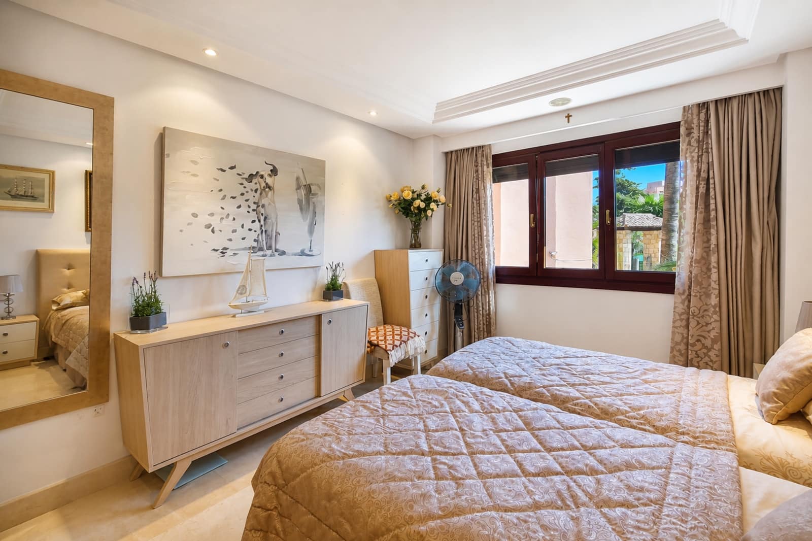 2 Zimmer Apartment zu verkaufen in Estepona mit Pool Garage - 750.000 € (Ref: 10017239)