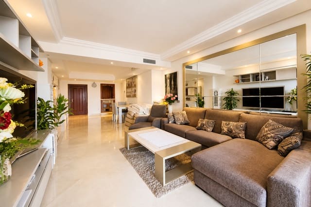 2 Zimmer Apartment zu verkaufen in Estepona mit Pool Garage - 750.000 € (Ref: 10017239)