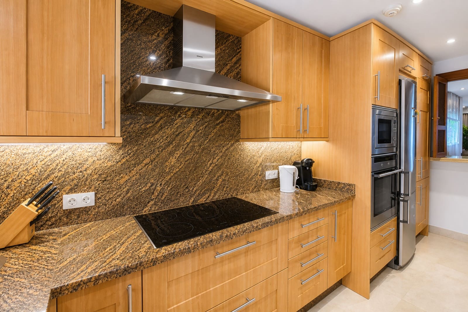 2 Zimmer Apartment zu verkaufen in Estepona mit Pool Garage - 750.000 € (Ref: 10017239)