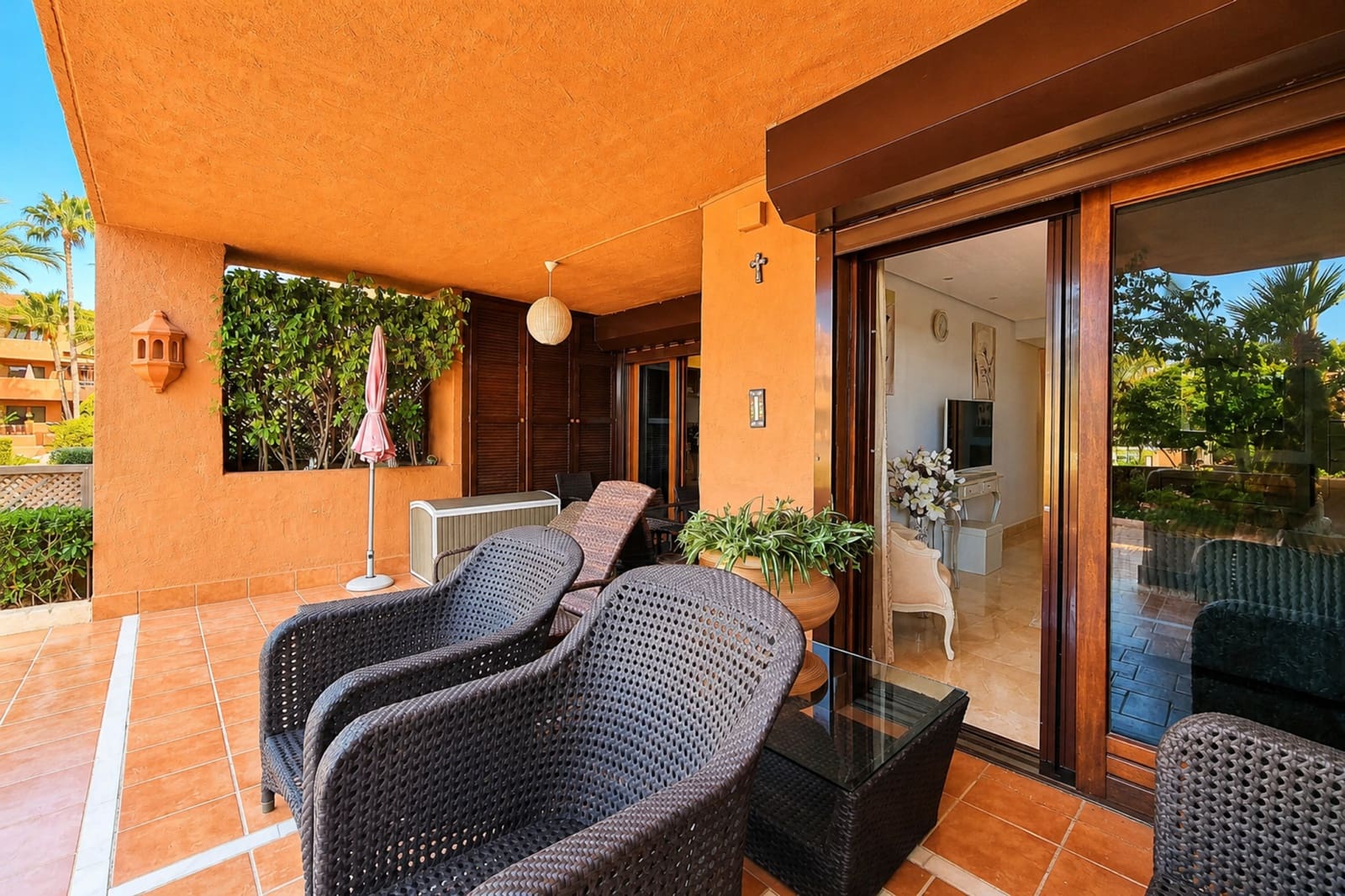 2 Zimmer Apartment zu verkaufen in Estepona mit Pool Garage - 750.000 € (Ref: 10017239)