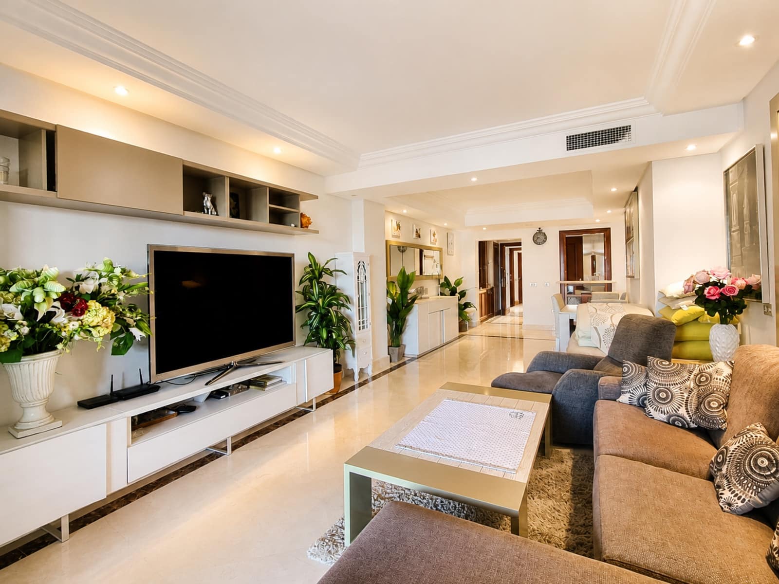 2 Zimmer Apartment zu verkaufen in Estepona mit Pool Garage - 750.000 € (Ref: 10017239)