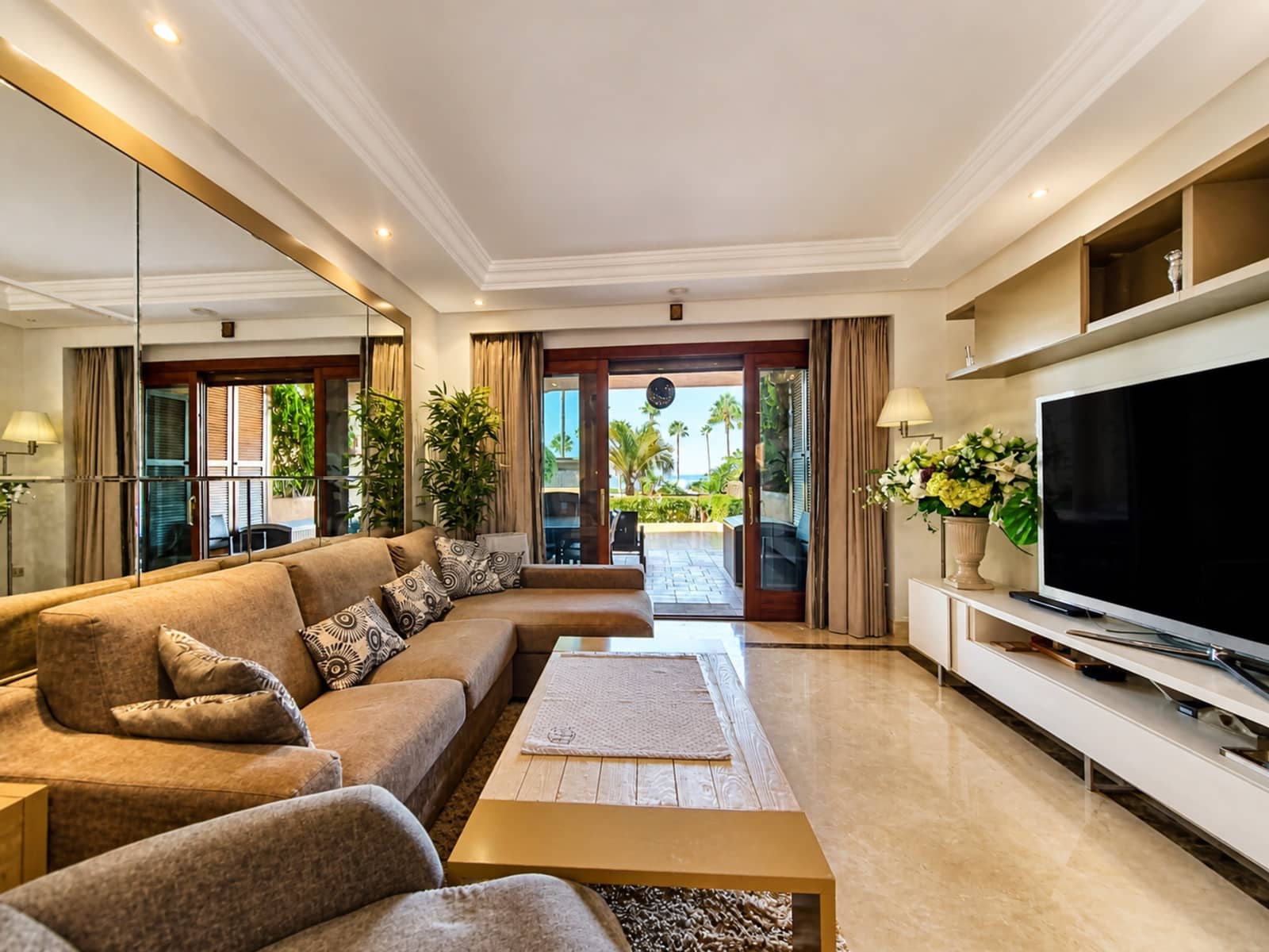 2 Zimmer Apartment zu verkaufen in Estepona mit Pool Garage - 750.000 € (Ref: 10017239)