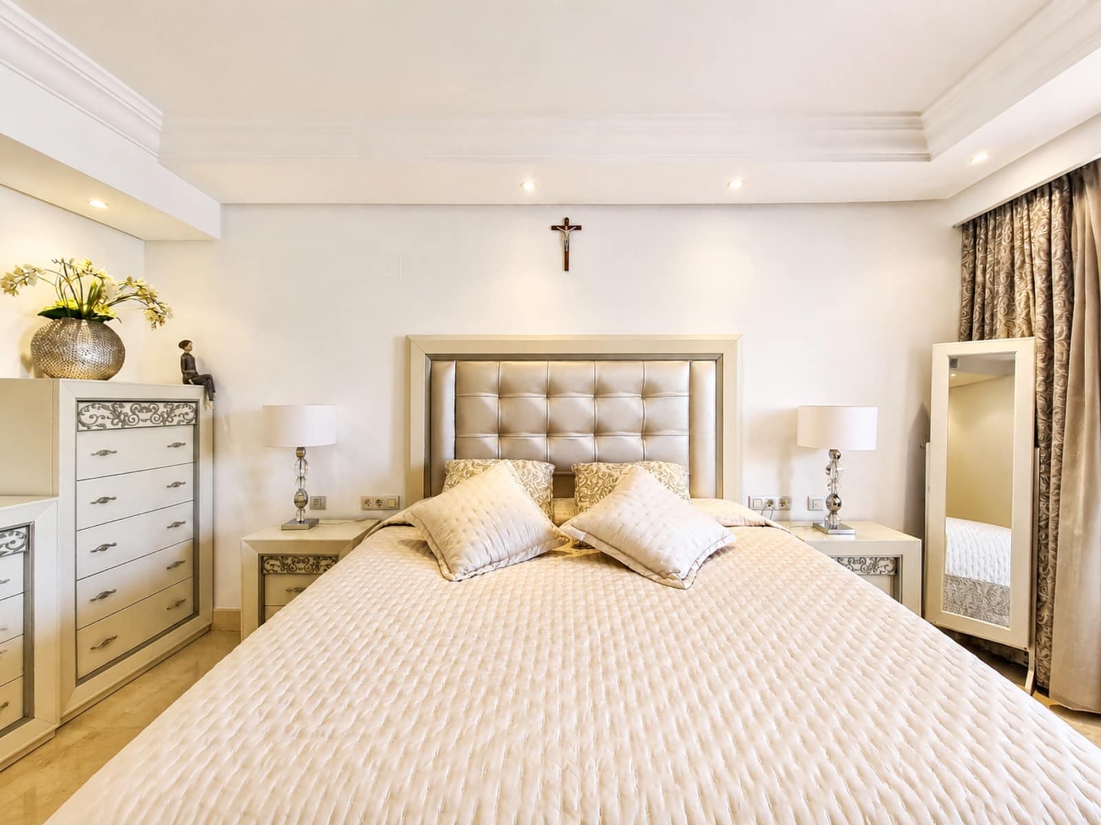 2 Zimmer Apartment zu verkaufen in Estepona mit Pool Garage - 750.000 € (Ref: 10017239)