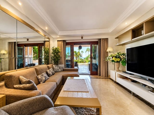 2 Zimmer Apartment zu verkaufen in Estepona mit Pool Garage - 750.000 € (Ref: 10017239)