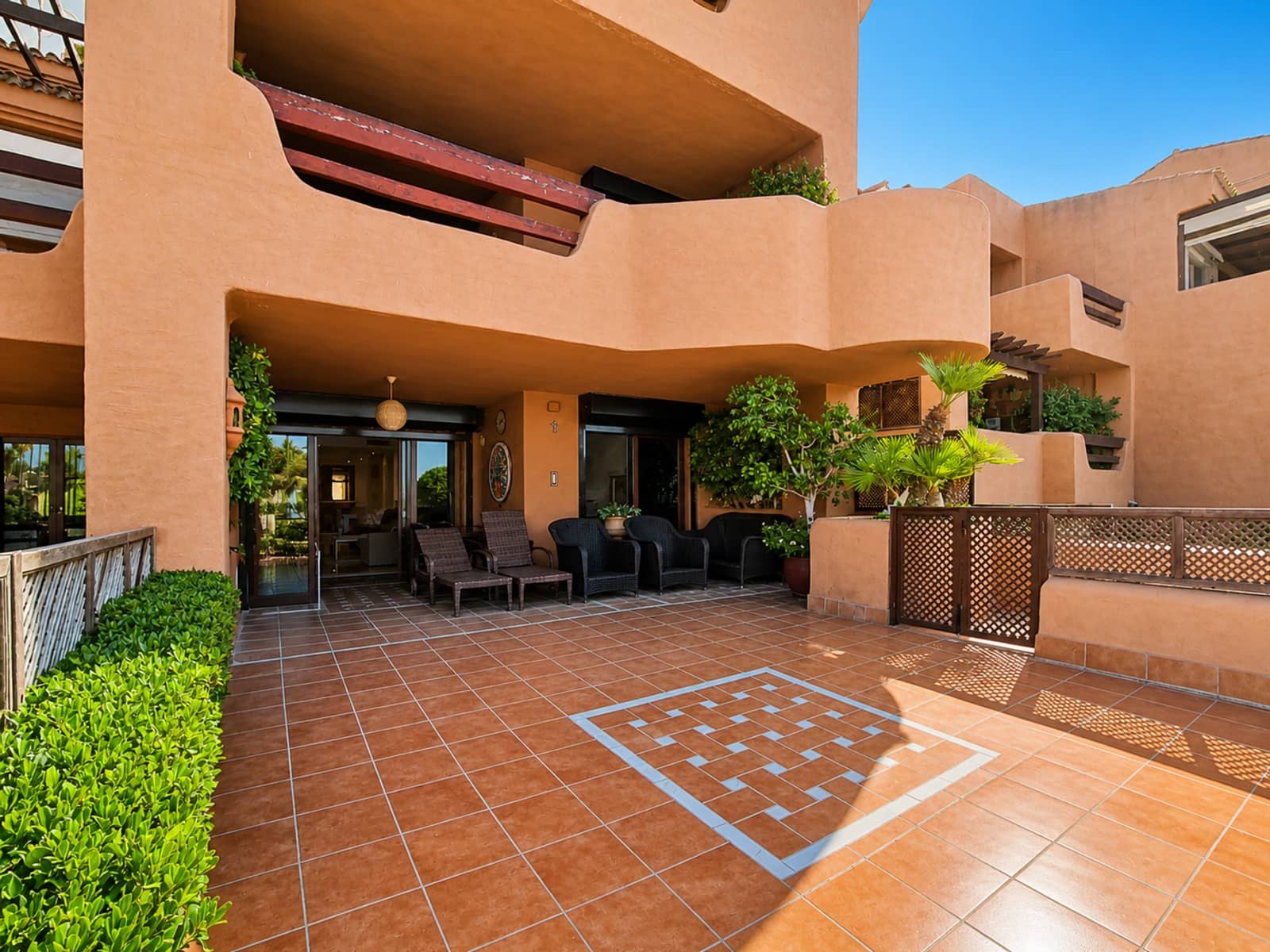 2 Zimmer Apartment zu verkaufen in Estepona mit Pool Garage - 750.000 € (Ref: 10017239)