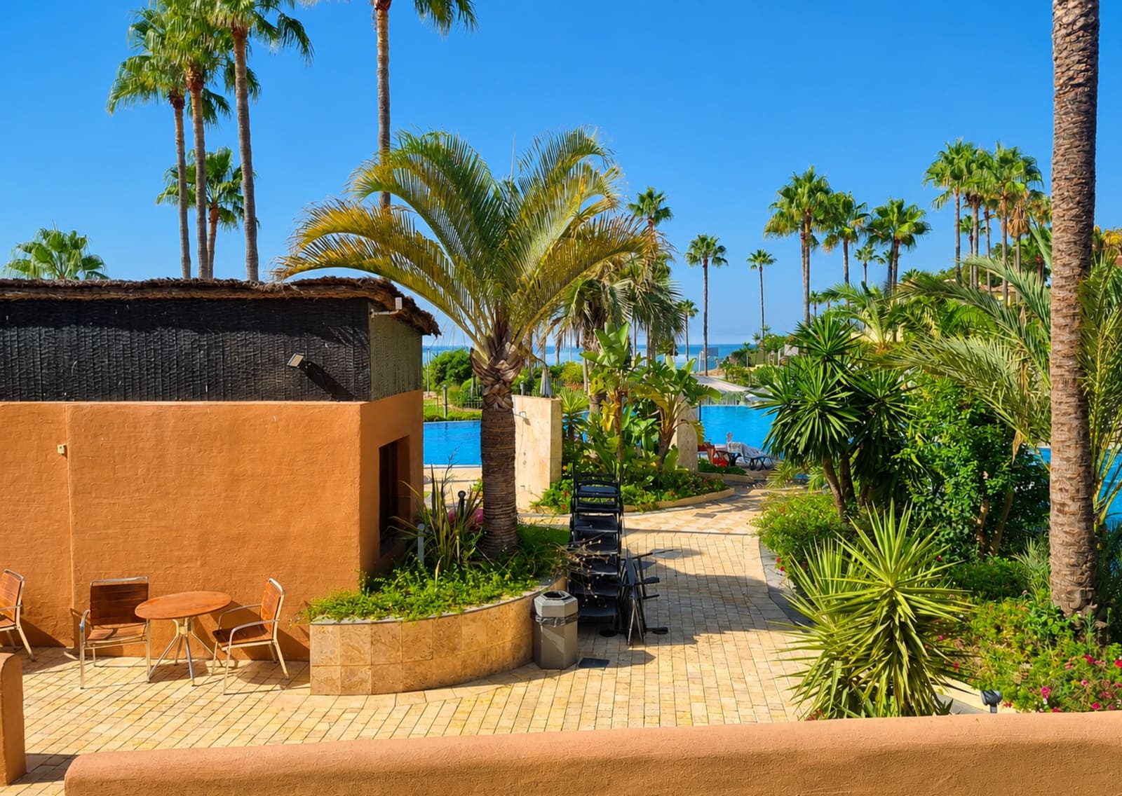2 Zimmer Apartment zu verkaufen in Estepona mit Pool Garage - 750.000 € (Ref: 10017239)