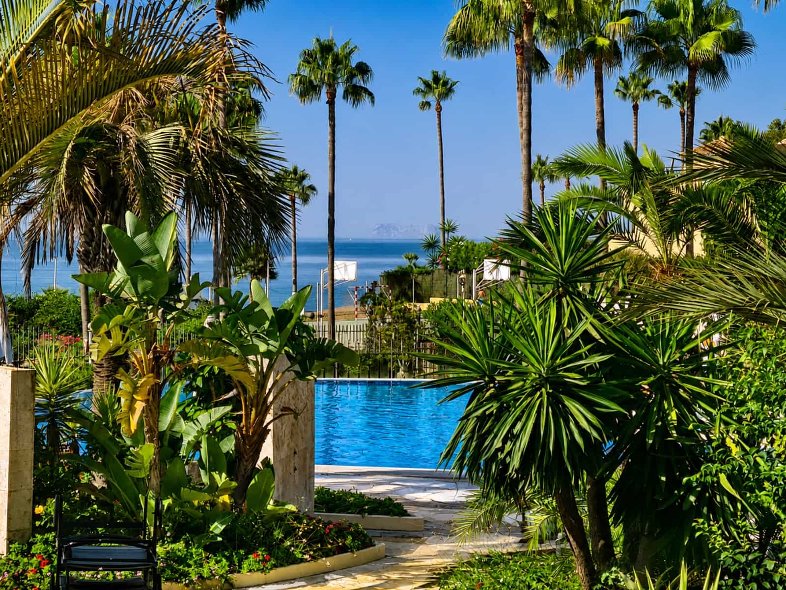 2 Zimmer Apartment zu verkaufen in Estepona mit Pool Garage - 750.000 € (Ref: 10017239)