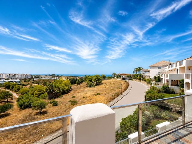 2 quarto Penthouse para venda em La Concha - Resina Golf, Estepona com piscina garagem - 440 000 € (Ref: 10025352)
