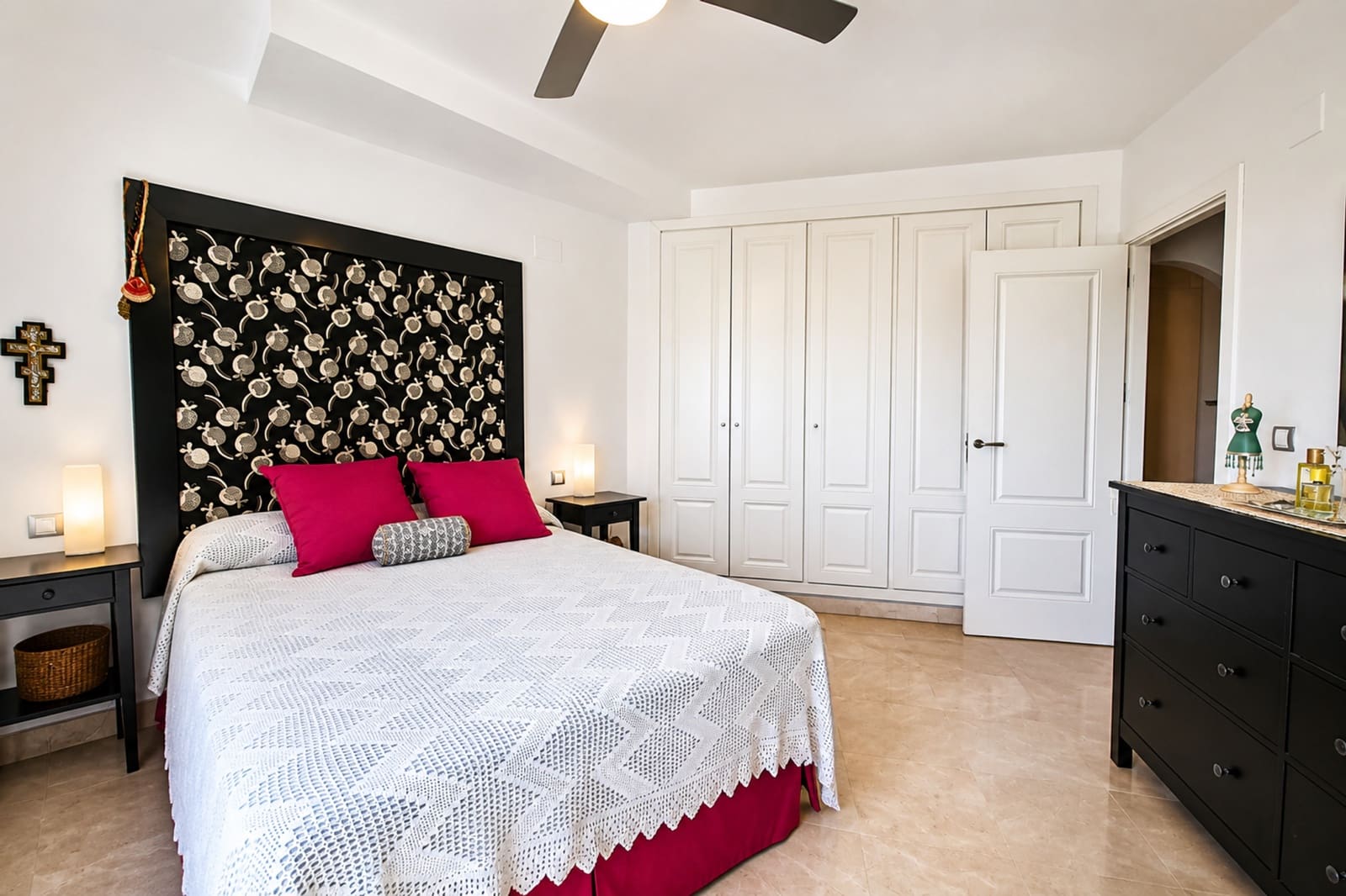 3 slaapkamer Appartement te koop in San Luis de Sabinillas met zwembad garage - € 750.000 (Ref: 10038099)