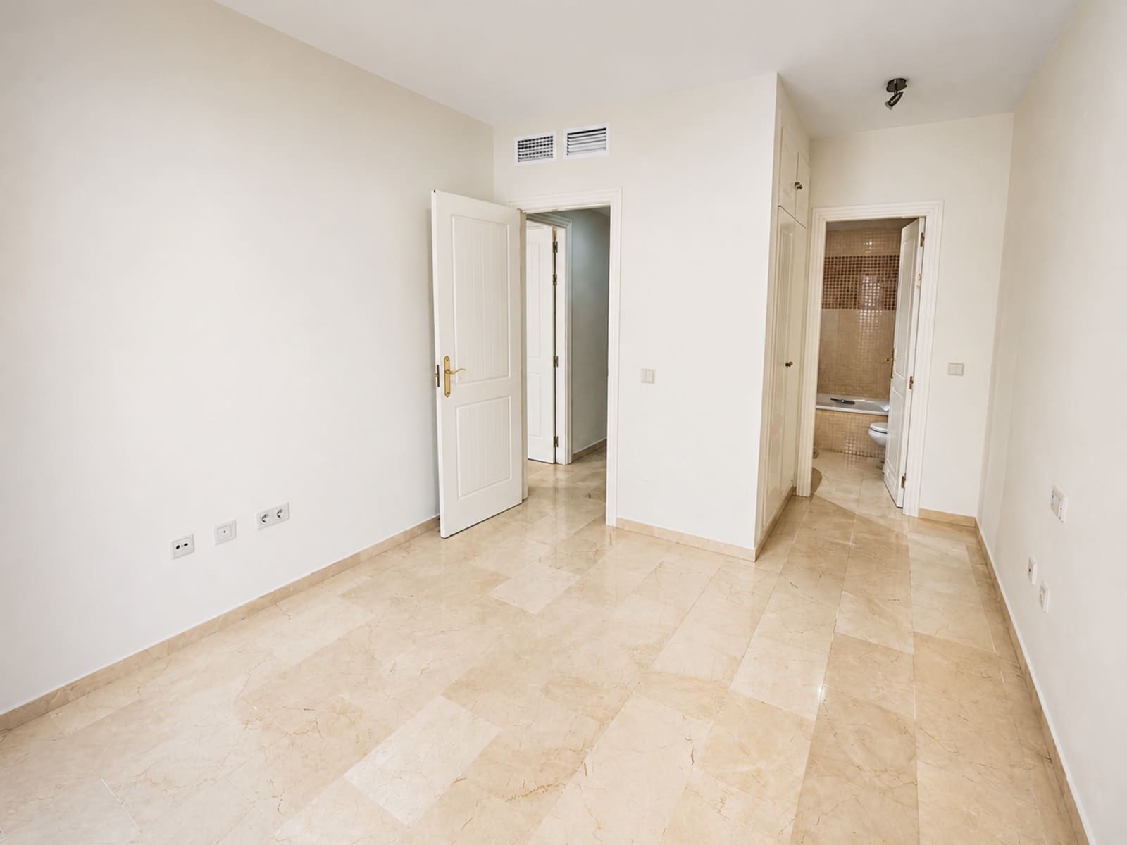 2 slaapkamer Appartement te koop in San Pedro de Alcantara met zwembad - € 320.000 (Ref: 10058738)