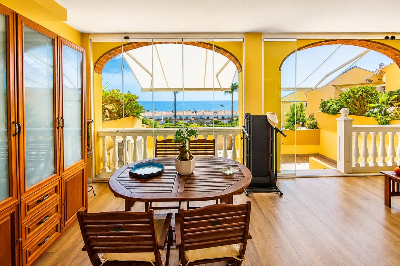 3 bedroom Apartment for sale in La Duquesa / Puerto de la Duquesa with pool garage - € 424,000 (Ref: 10058739)