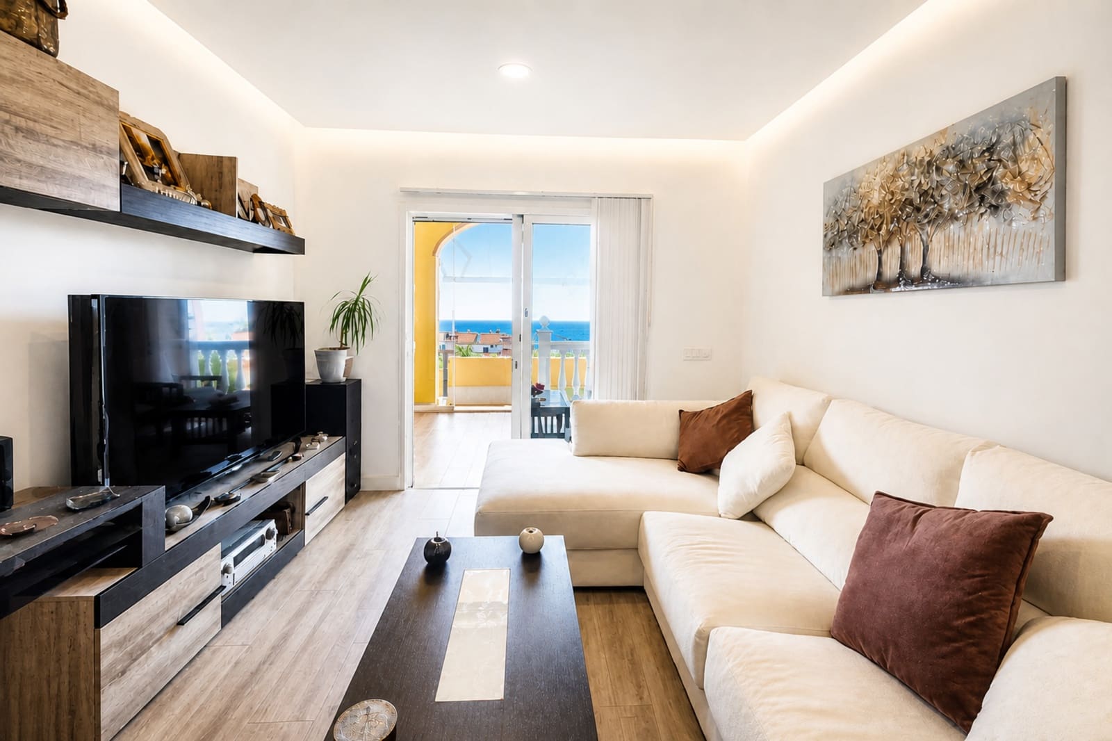 3 bedroom Apartment for sale in La Duquesa / Puerto de la Duquesa with pool garage - € 424,000 (Ref: 10058739)