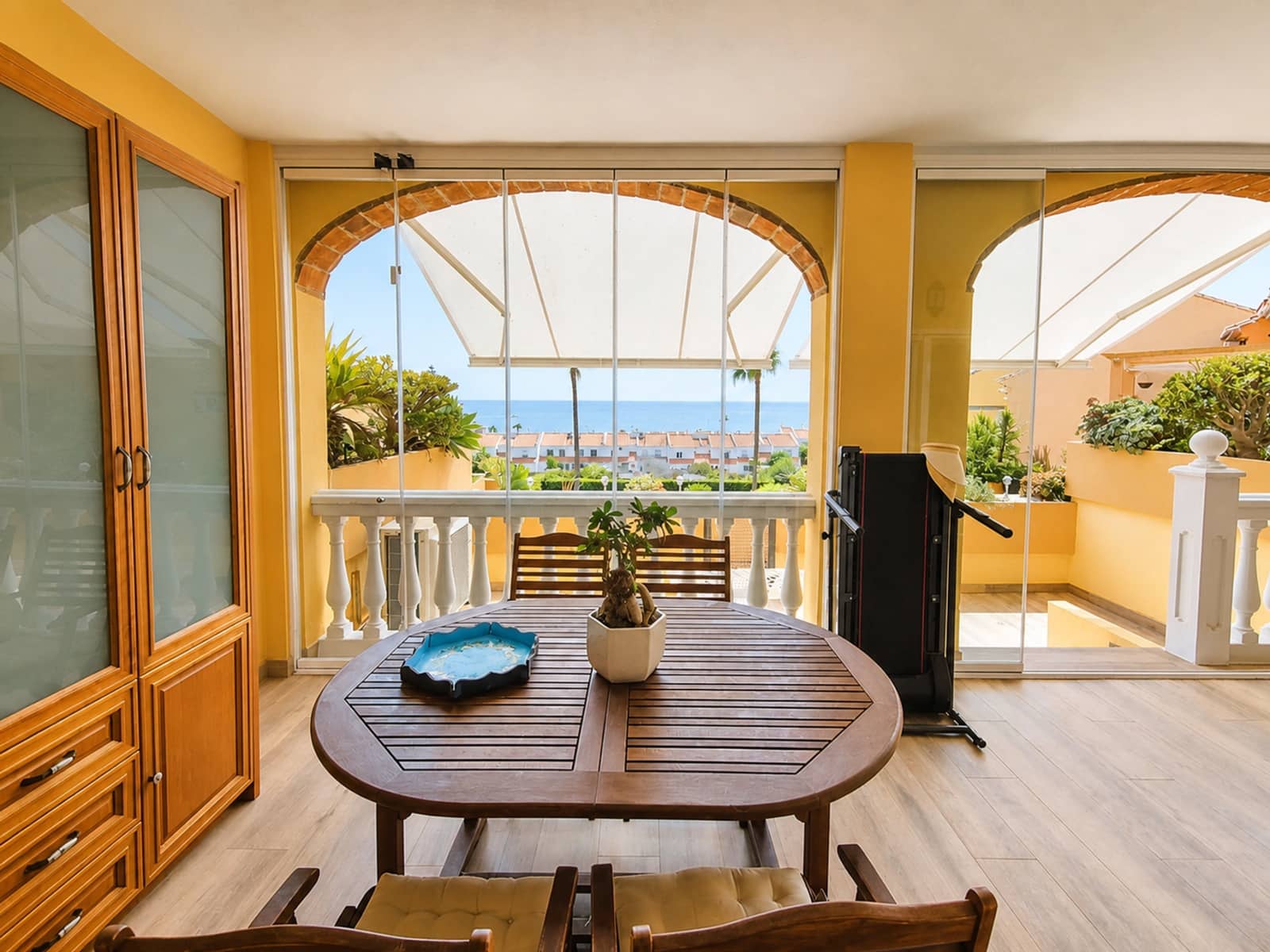 3 bedroom Apartment for sale in La Duquesa / Puerto de la Duquesa with pool garage - € 424,000 (Ref: 10058739)
