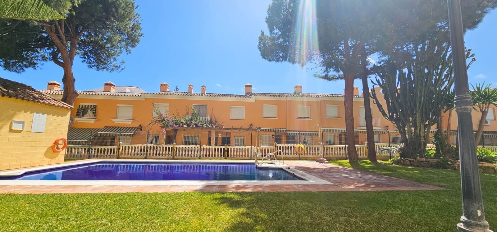 3 sovrum Semi-fristående Villa till salu i San Luis de Sabinillas med pool - 325 000 € (Ref: 10058740)