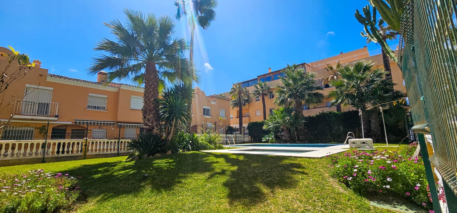 3 sovrum Semi-fristående Villa till salu i San Luis de Sabinillas med pool - 325 000 € (Ref: 10058740)