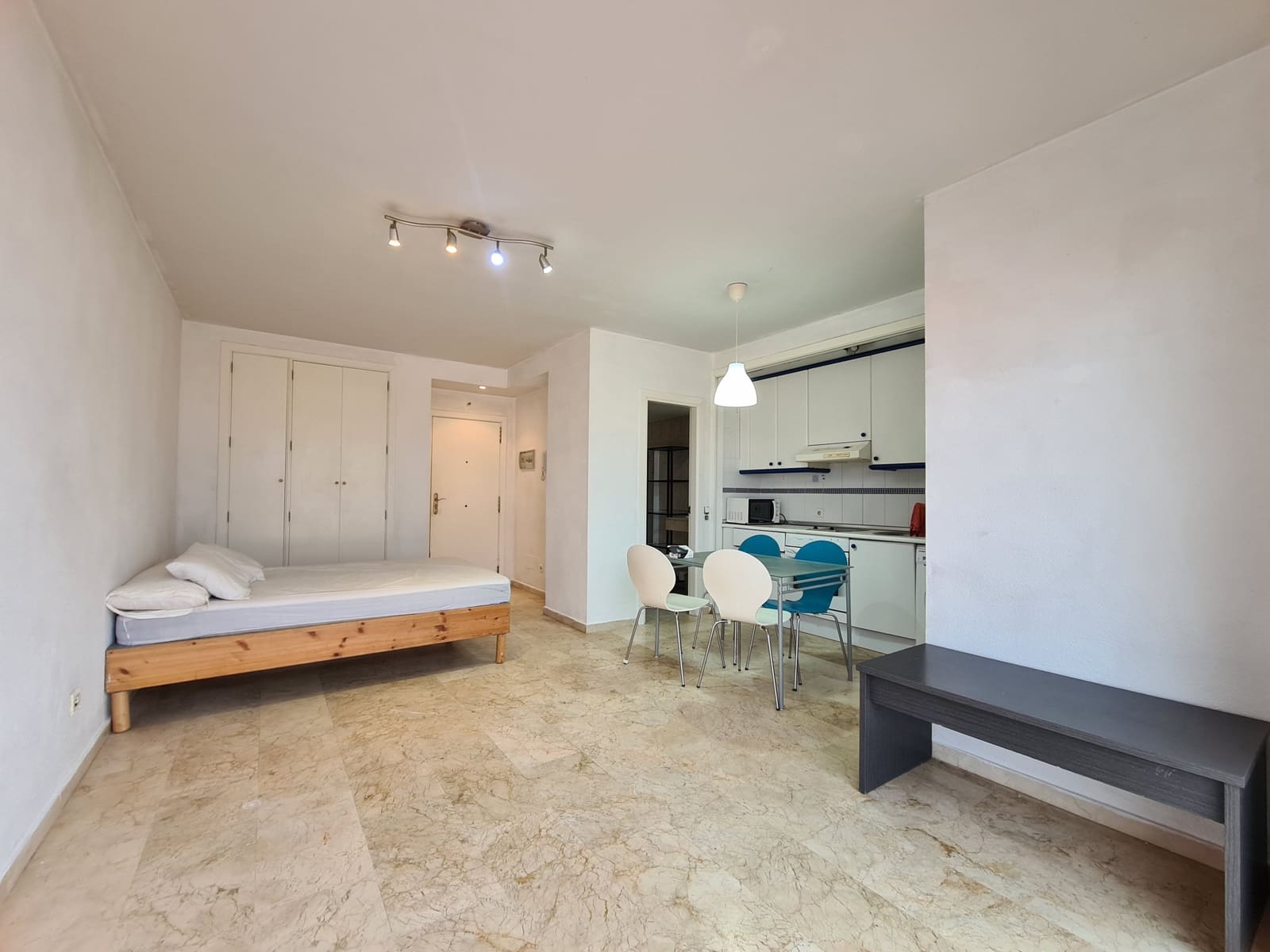 Apartamento para venda em Manilva com piscina - 178 500 € (Ref: 10072544)
