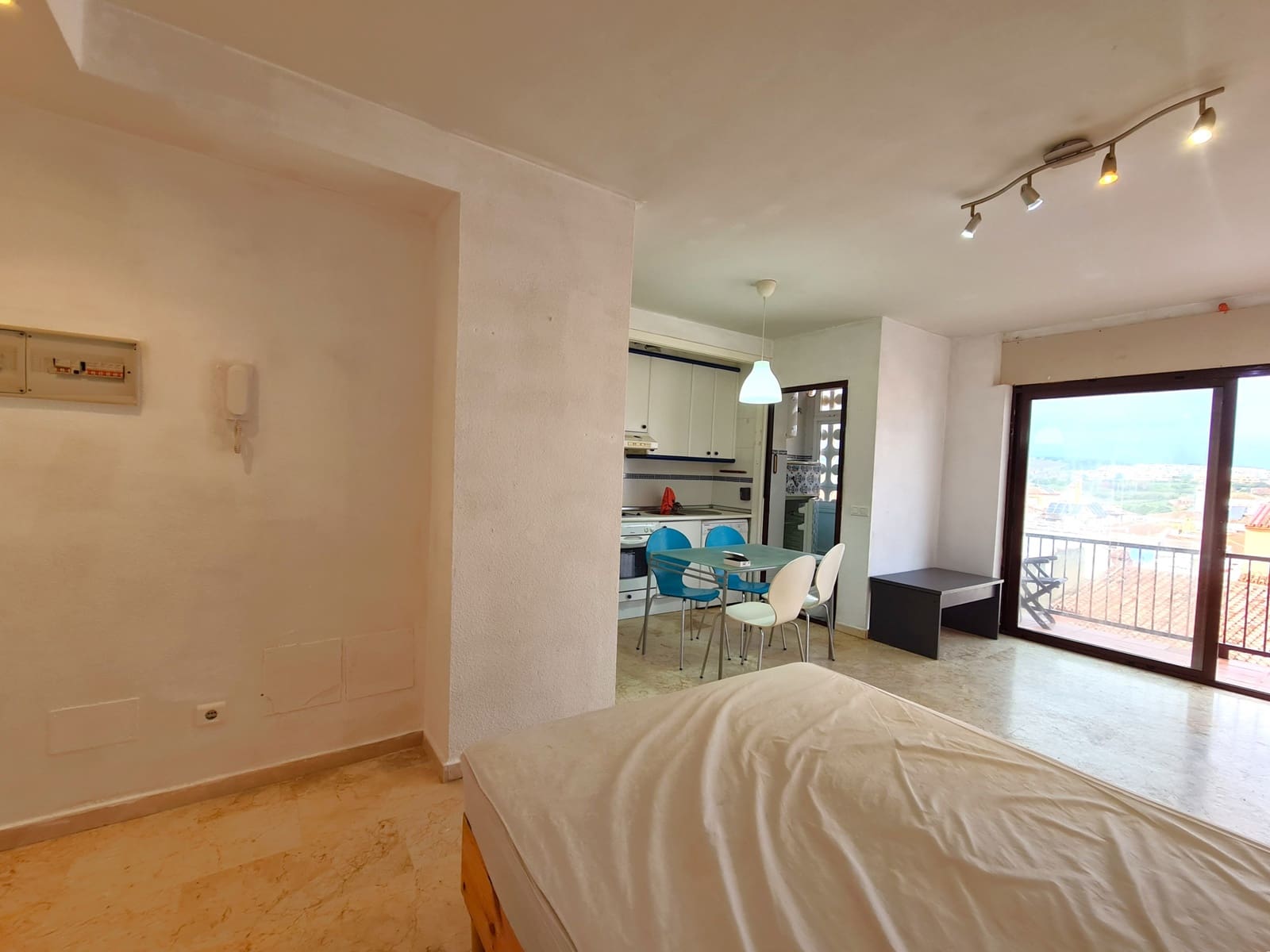 Apartamento para venda em Manilva com piscina - 178 500 € (Ref: 10072544)