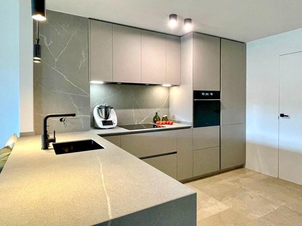 Apartamento de 2 habitaciones en Manilva en venta con piscina garaje - 345.000 € (Ref: 10085922)